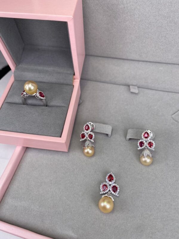 16.8k yellow set diamond 314 pcs Ruby 11 pcs Australian South Sea Pearls 4 pcs (set)